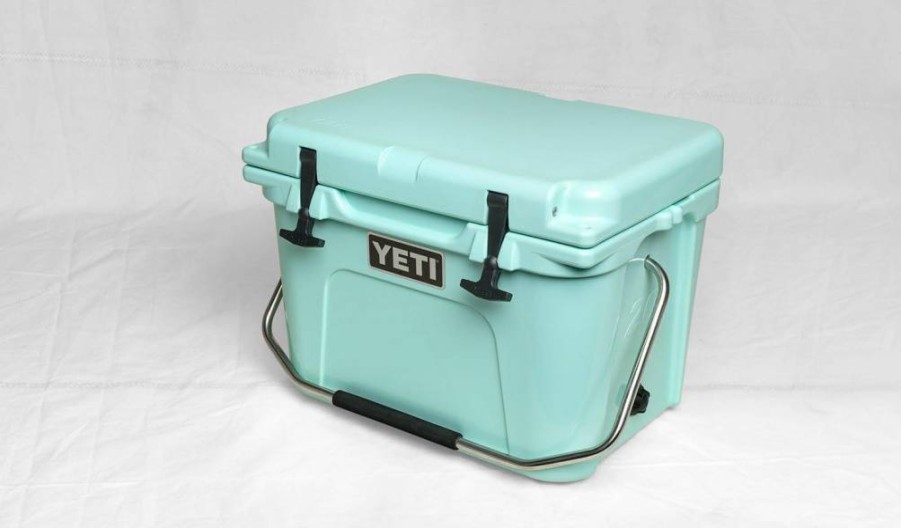 YETI Roadie 20 Hard Cooler - Le Coral, Portable Ice Chest, 20-Quart Capacity, Durable Outdoor Cooler for Camping, Beach, and Tailgating
